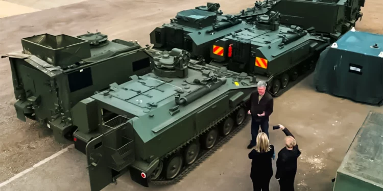 Ex presidente de Ucrania compra vehículos blindados Spartan para las tropas ucranianas
