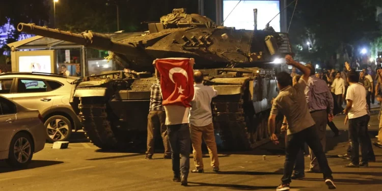 Turquía detiene a más de 500 personas vinculadas al golpe de Estado fallido de 2016