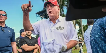 Trump dice que ahora Twitter está en “manos cuerdas”