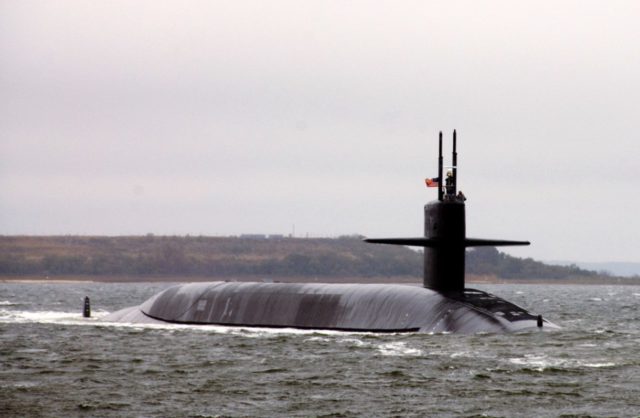 Comandante del CENTCOM visita un submarino de misiles balísticos de EE.UU. 