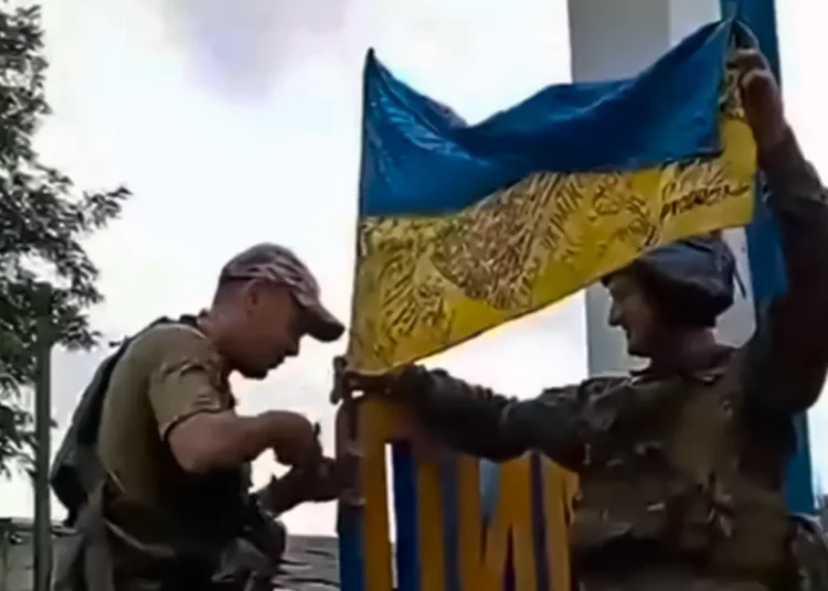 Miles de tropas rusas “rodeadas” mientras las fuerzas ucranianas entran en una ciudad anexionada clave