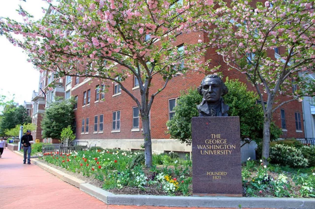 Volantes antisemitas vistos en la Universidad George Washington días antes de Sucot