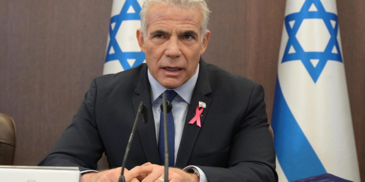 Lapid defiende el acuerdo sobre el Líbano al conocerse la dimisión de su principal negociador