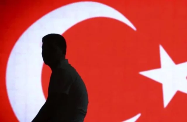 Turquía detiene a la presidenta del Colegio de Médicos por denunciar el uso de armas químicas