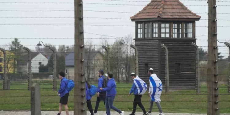 Polonia mantiene la prohibición de guardias armados para grupos escolares israelíes