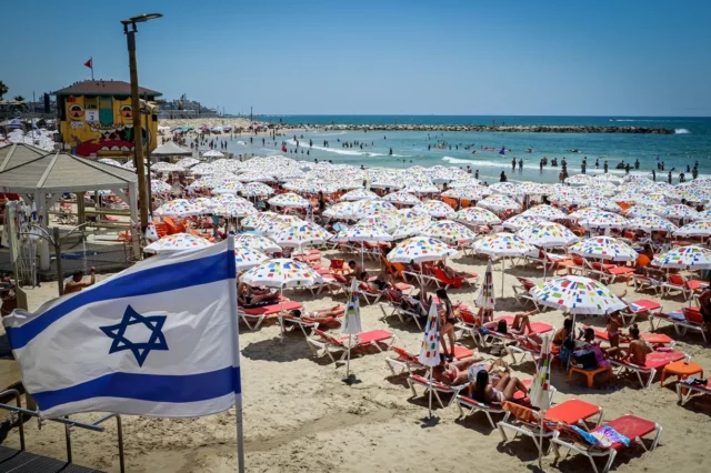 Más de 2 millones de toneladas de microplásticos contaminan la costa de Israel