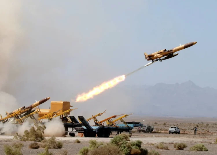 Irán exhibe su capacidad de defensa aérea en medio de las protestas