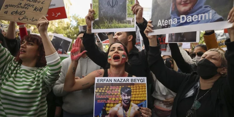 Grupos de derechos humanos piden a la ONU que investigue la represión de las protestas en Irán