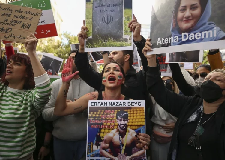 Grupos de derechos humanos piden a la ONU que investigue la represión de las protestas en Irán
