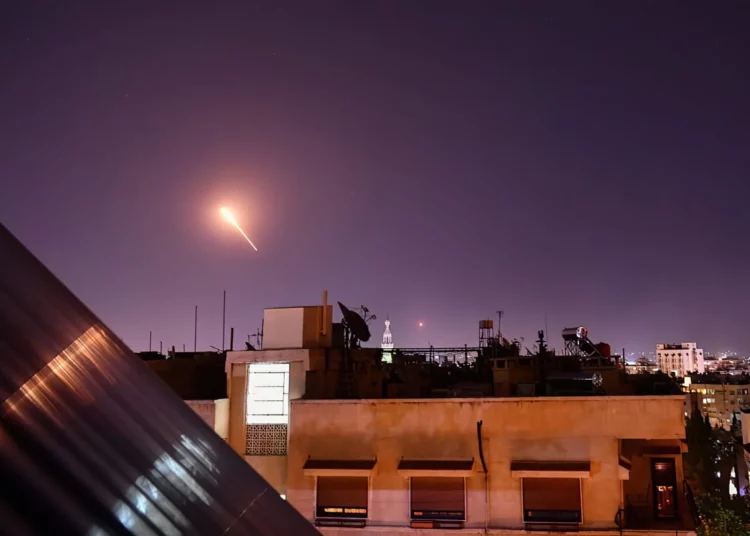 Presuntos ataques aéreos israelíes contra Damasco en un inusual ataque diurno