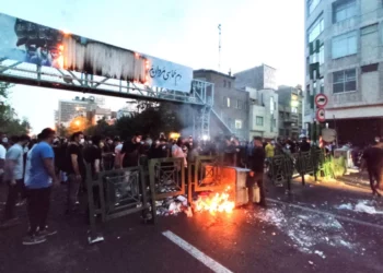 Las fuerzas iraníes disparan contra los estudiantes que protestan