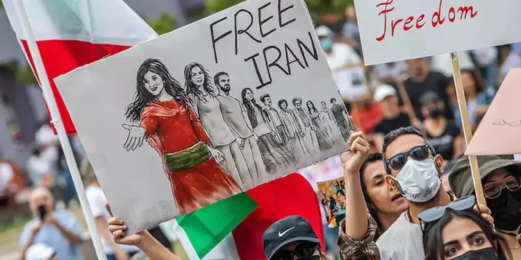 Los iraníes-estadounidenses apoyan a los manifestantes por el cambio de régimen