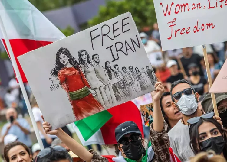 Los iraníes-estadounidenses apoyan a los manifestantes por el cambio de régimen