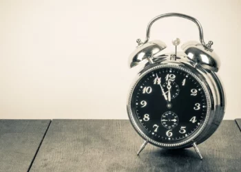 Los relojes en Israel se retrasarán una hora en la noche del sábado