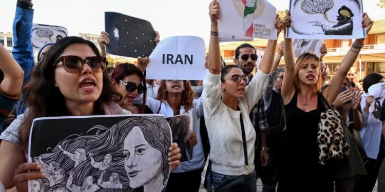 Francia pide a la UE que congele activos de funcionarios iraníes por la represión de las protestas