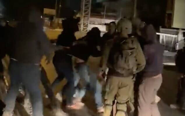 Soldado fuera de servicio es detenido por lanzar piedras a las tropas israelíes en Judea y Samaria