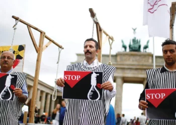 Irán convoca al embajador suizo por llamamiento “intervencionista” a detener las ejecuciones