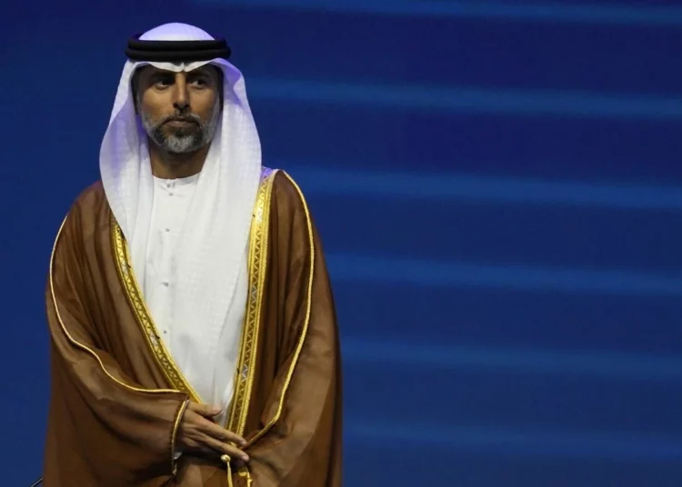 Arabia Saudita y los EAU defienden los recortes de producción de petróleo