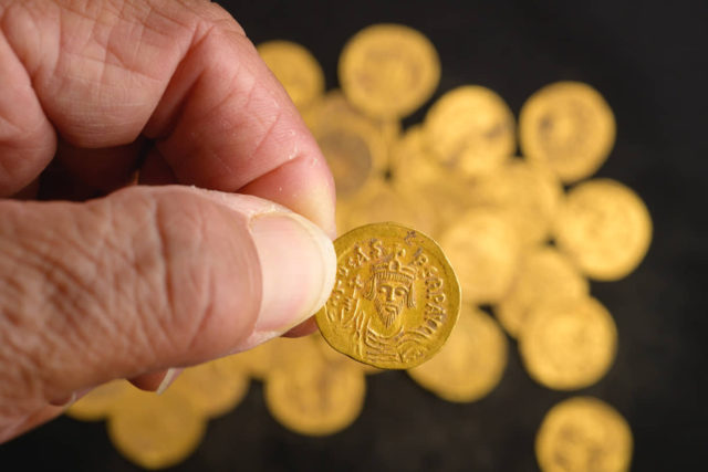Descubren 44 monedas bizantinas de oro puro en los Altos del Golán
