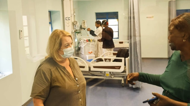 Enfermera israelí recorre el mundo socorriendo catástrofes
