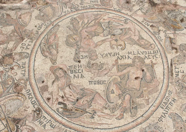 Hallan un enorme mosaico de la Guerra de Troya en Siria