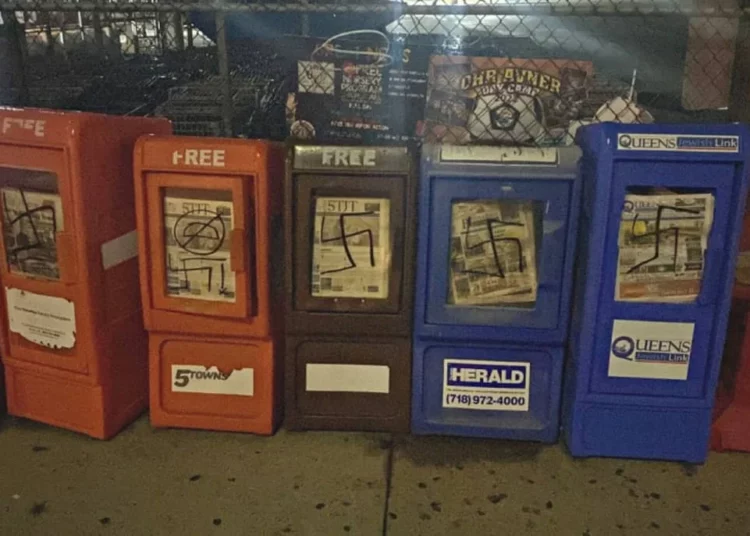 Periódicos de Nueva York son vandalizados con esvásticas