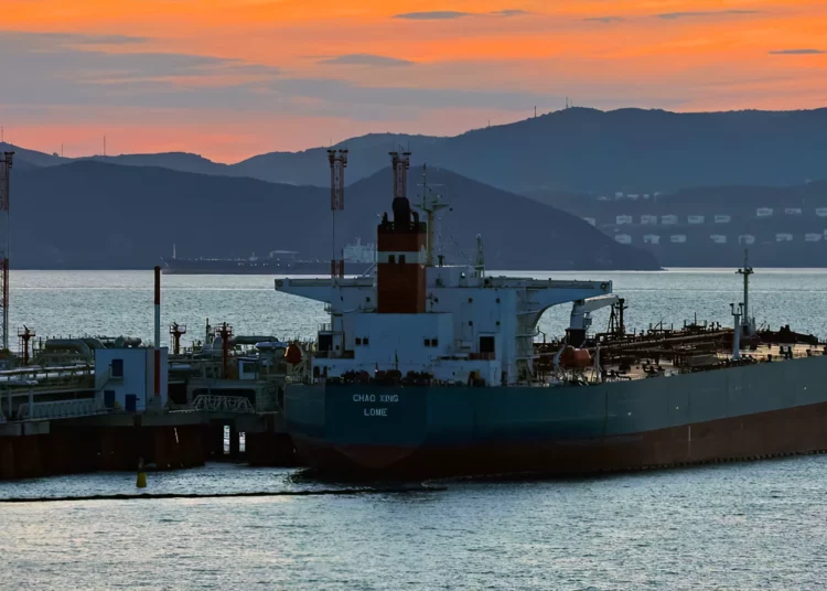 El petróleo ruso se acumula en los puertos asiáticos