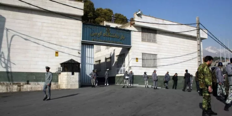 Irán “tortura” a las familias de los presos al negarles el contacto con el exterior