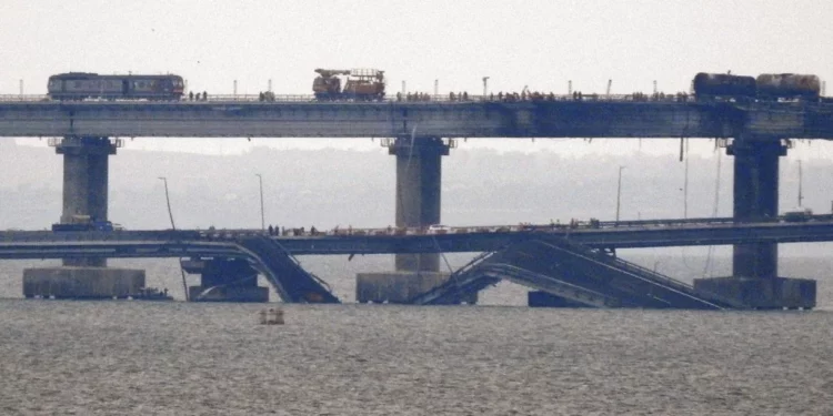 Putin dice que la explosión del puente de Crimea fue un “acto terrorista” de Ucrania