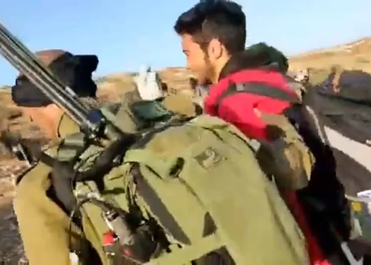 Soldado fuera de servicio es detenido por lanzar piedras a las tropas israelíes en Judea y Samaria