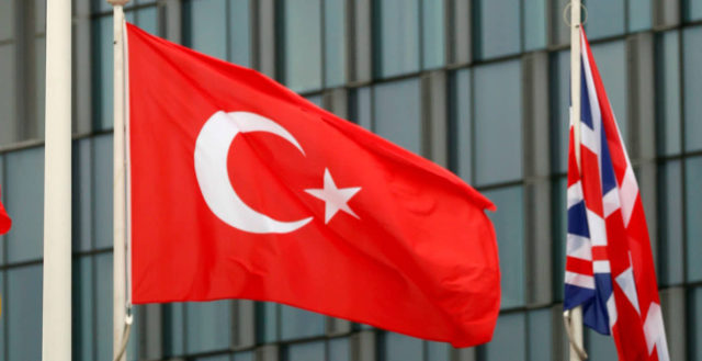 Gantz viaja a Turquía para renovar los lazos de defensa