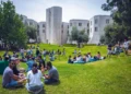 Inversión de 50M NIS para mejorar inglés en universitarios israelíes