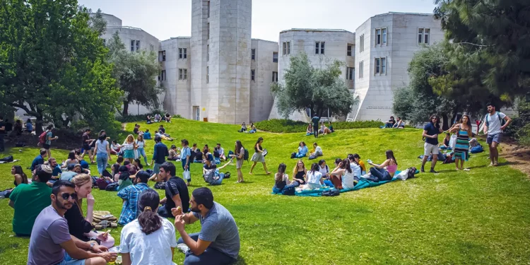 Inversión de 50M NIS para mejorar inglés en universitarios israelíes