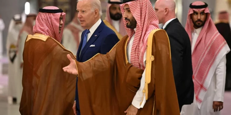 Arabia Saudita advierte que Irán planea ataques inminentes a EE.UU.