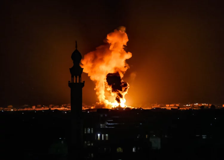 Israel ataca una fábrica de cohetes en Gaza tras el lanzamiento de misiles hacia el sur