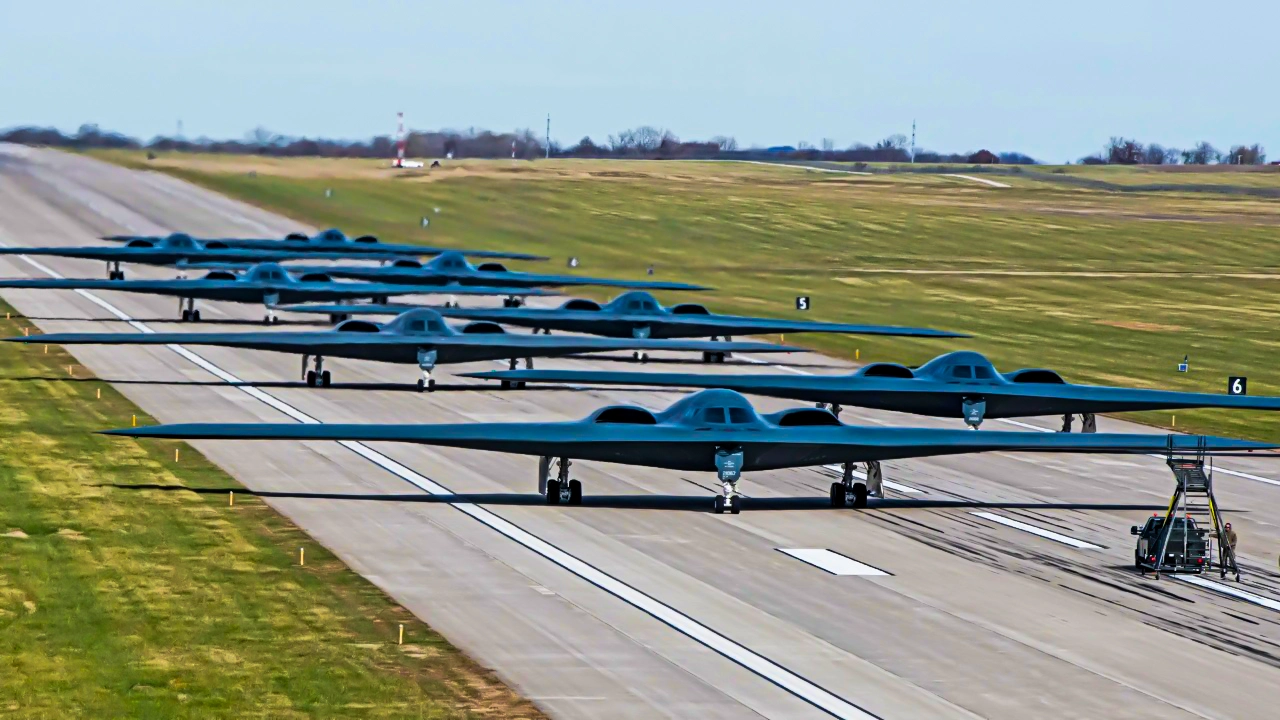 Ocho Bombarderos B-2 Spirit De EE.UU. Muestran Su Poder En Una ...