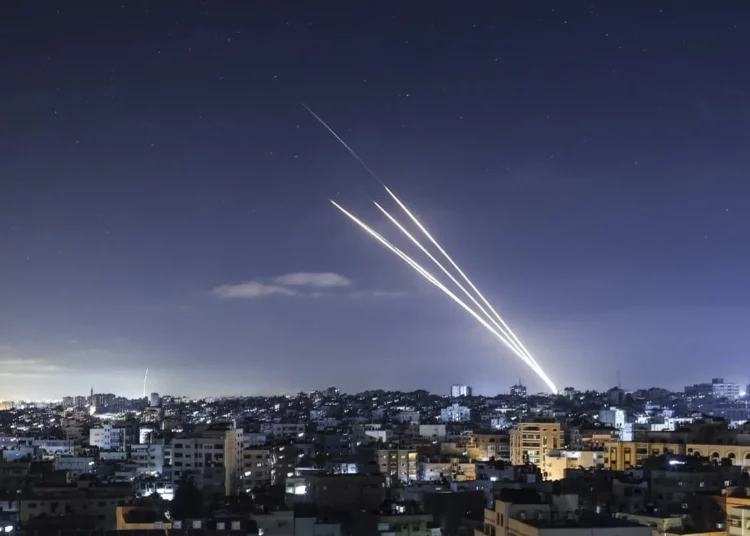 Terroristas de Gaza disparan 4 cohetes hacia Israel