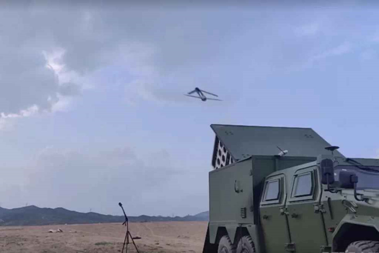 China dispara 18 drones suicidas en simultáneo