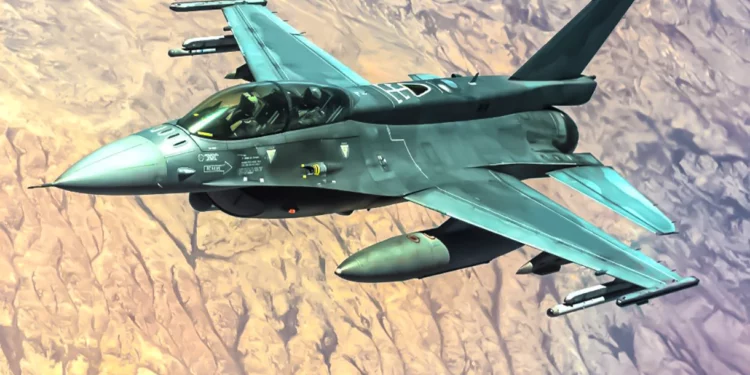 El primer F-16 Block 70 sale de la fábrica de Lockheed Martin: hay otros 128 pedidos