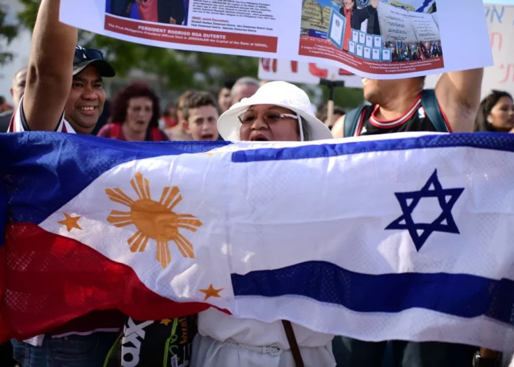 Autoridades israelíes ordenan la deportación de un adolescente filipino autista