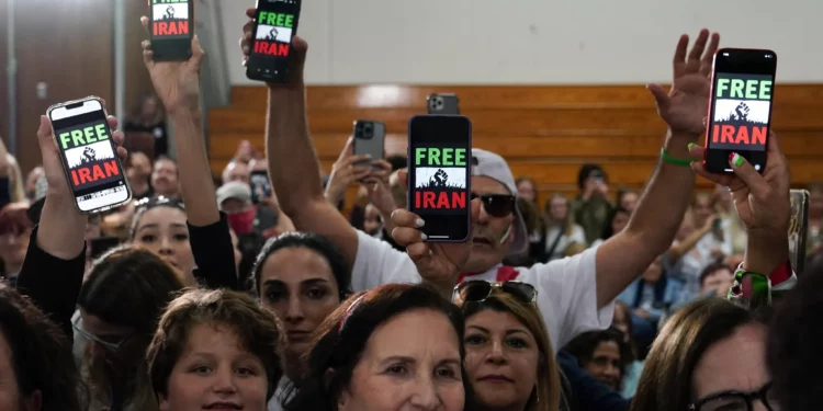 Biden dice a sus partidarios: “vamos a liberar a Irán”
