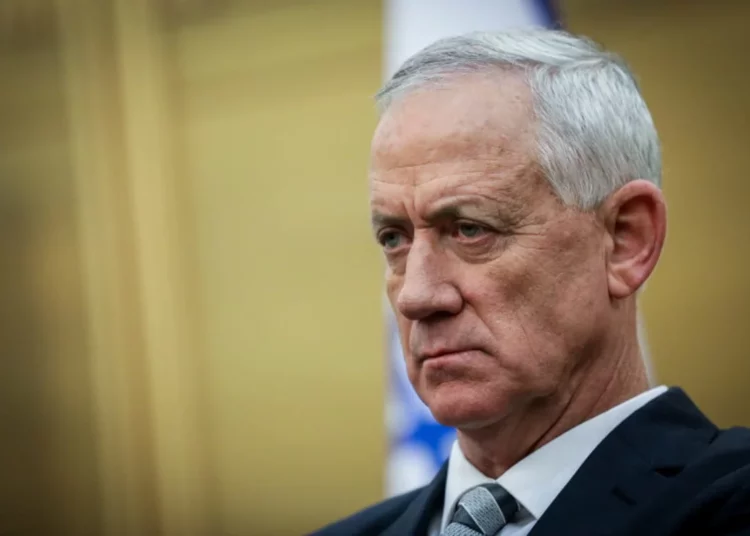 Ministro de defensa israelí habla con su homólogo ucraniano