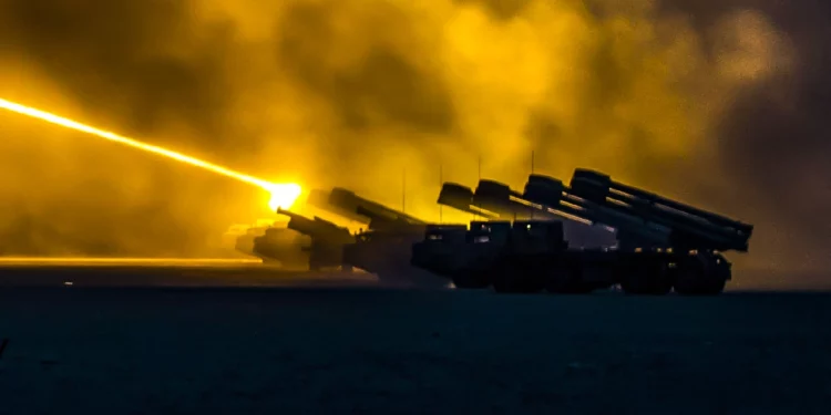 Ucrania destruye un convoy militar ruso: Video