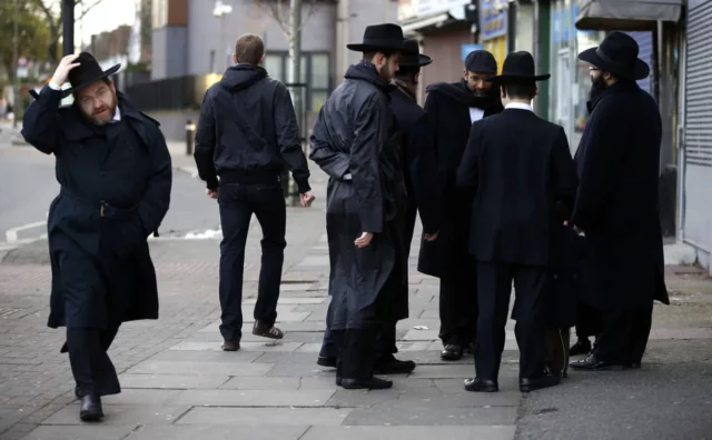 Antisemita británico condenado por una serie de ataques contra judíos