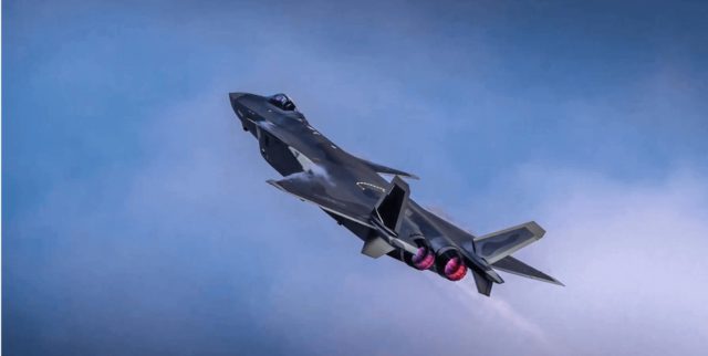 EE.UU. desplegará F-22 Raptors en la base aérea de Kadena en Japón