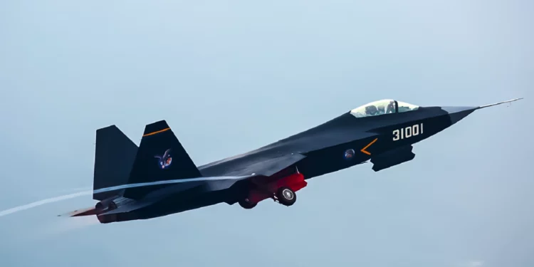 ¿El J-35 de China es una mala copia del F-35?