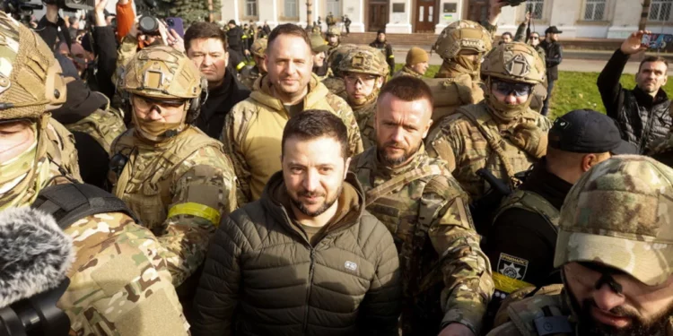 Zelensky visita la recién liberada ciudad de Kherson