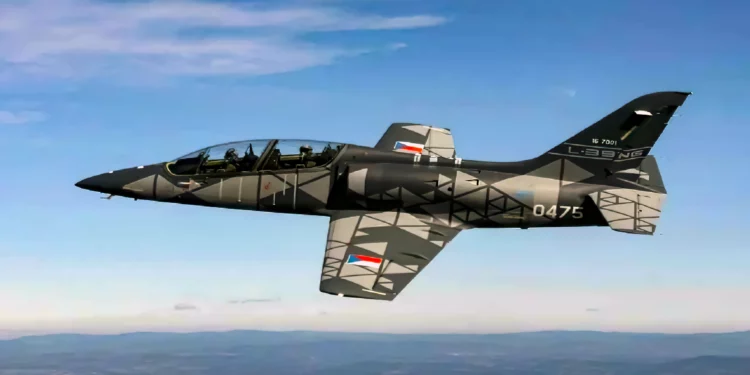 Nigeria recupera tres jets checos utilizados para un entrenamiento del JF-17
