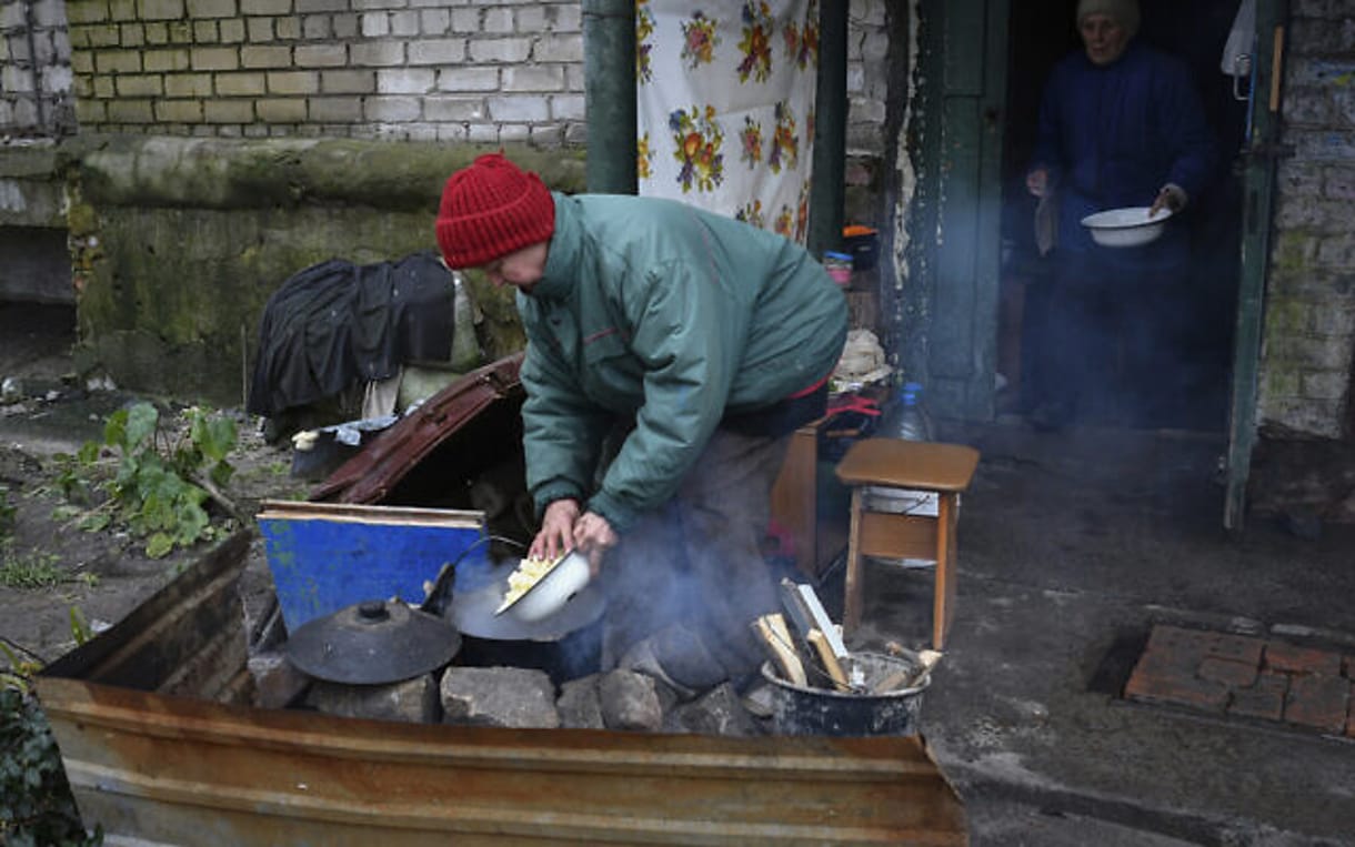 Ucrania insta a los civiles a abandonar las zonas liberadas antes del invierno