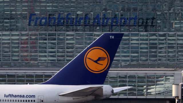Pasajeros judíos expulsados de un vuelo de Lufthansa reciben indemnizaciones de $20.000